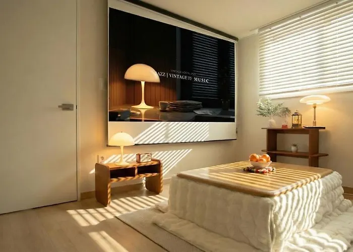 Hongdae Designer House With Large Beam Projector * 首爾