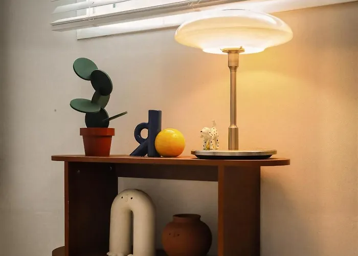 Hongdae Designer House With Large Beam Projector 首爾